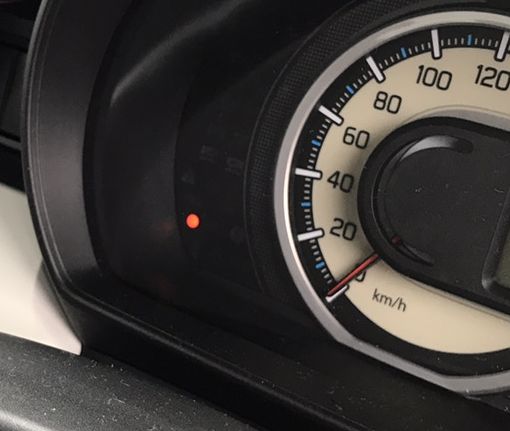 メーターの中に赤いランプが点滅しっぱなし 岡崎市の車検 ホリデー車検岡崎のブログ